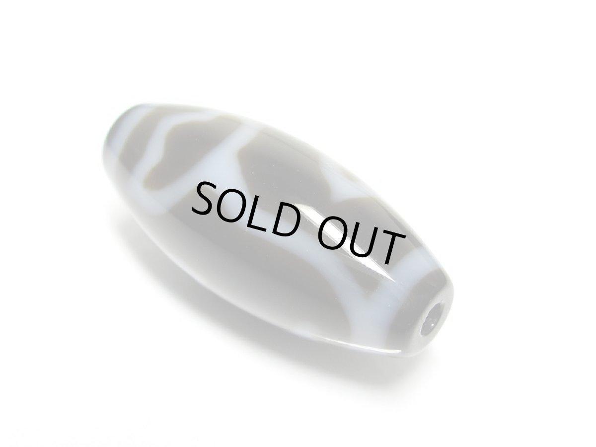 画像2: 黒地至純・水蓮花天珠 25mm (2)