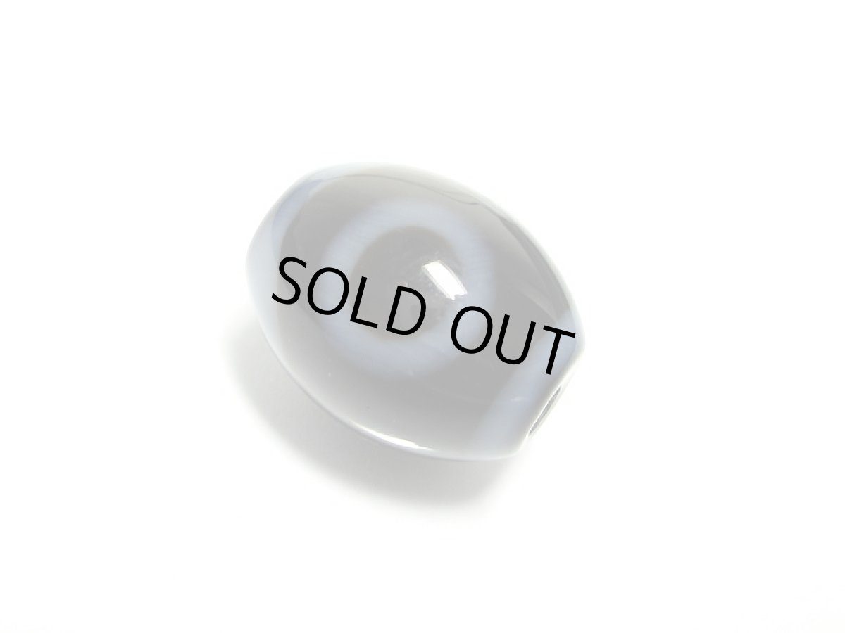 画像2: 黒地至純・一眼山形天珠 15mm (2)