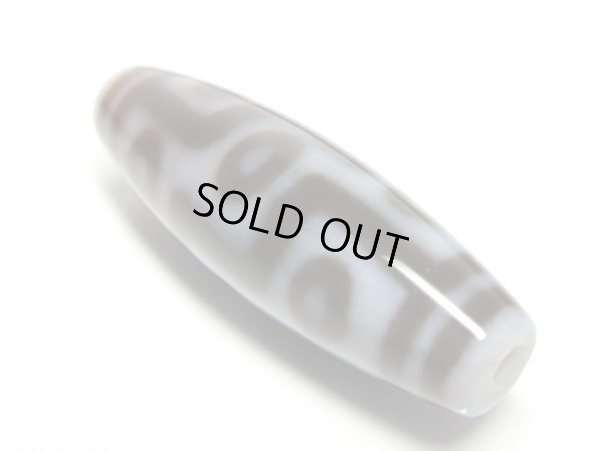 画像2: 白地至純・九眼天珠 39.5mm (2)