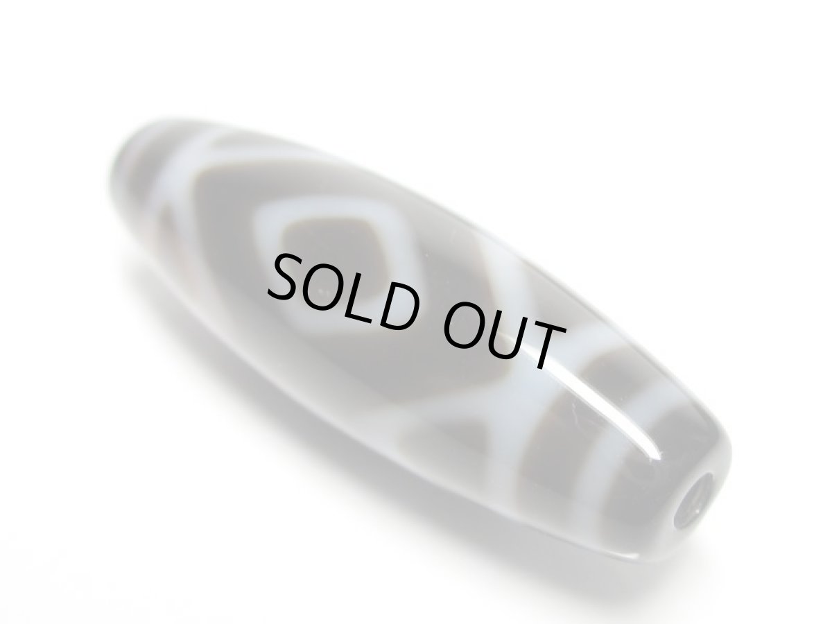 画像2: 黒地至純・金剛天珠 38mm  (2)