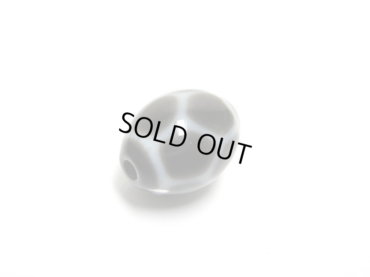 画像3: 黒地至純・亀甲長壽天珠 12mm (3)