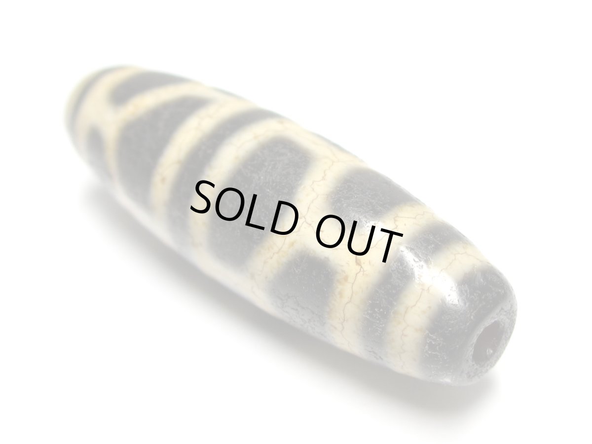 画像2: 風化龍紋・亀甲長壽天珠 41mm (2)