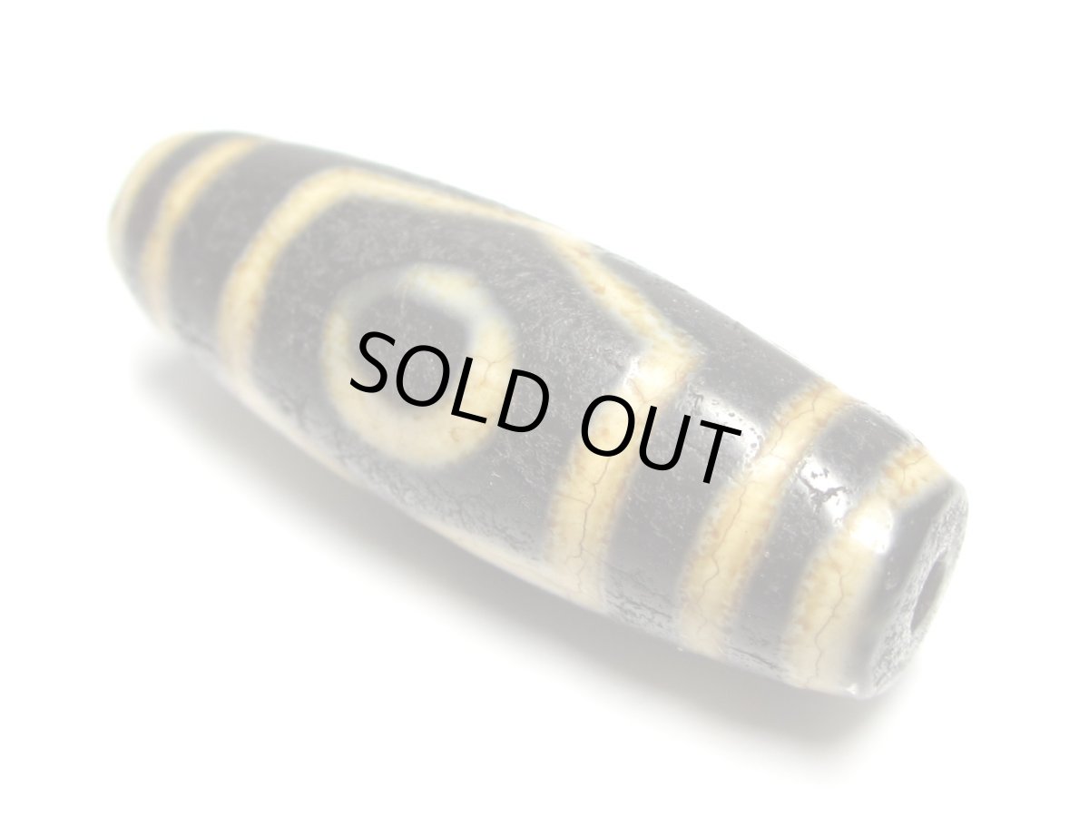 画像2: 風化龍紋・三眼天珠 39mm (2)