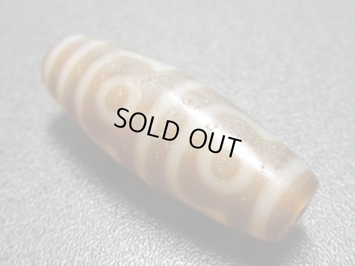 画像2: 骨董風・四眼天珠 37mm (2)