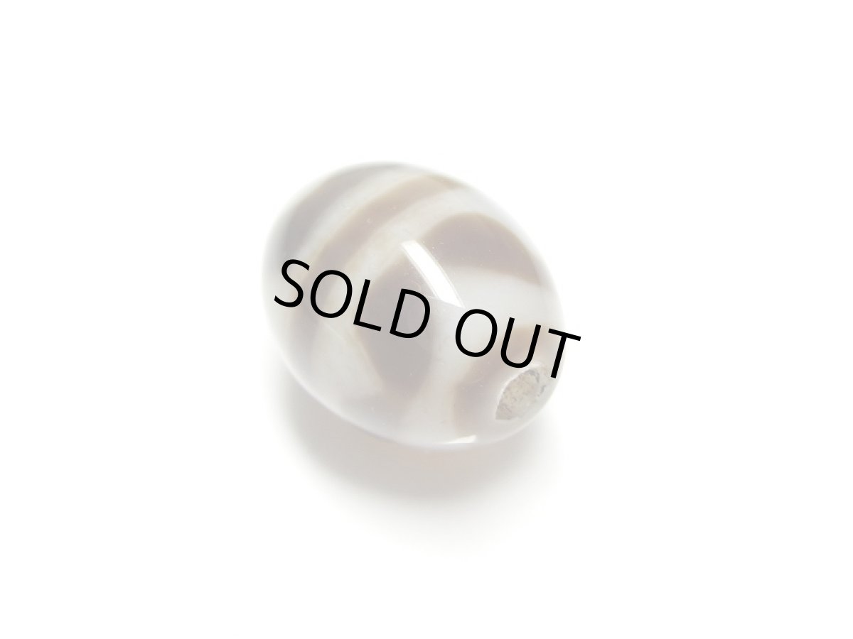 画像2: 黒地至純・四線虎牙天珠 13mm (2)