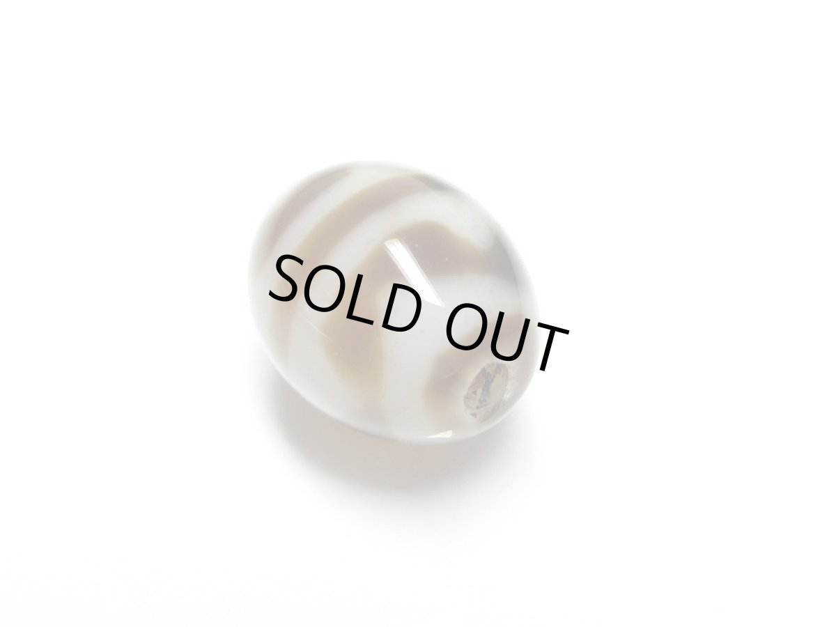 画像4: 黒地至純・四線虎牙天珠 13mm (4)