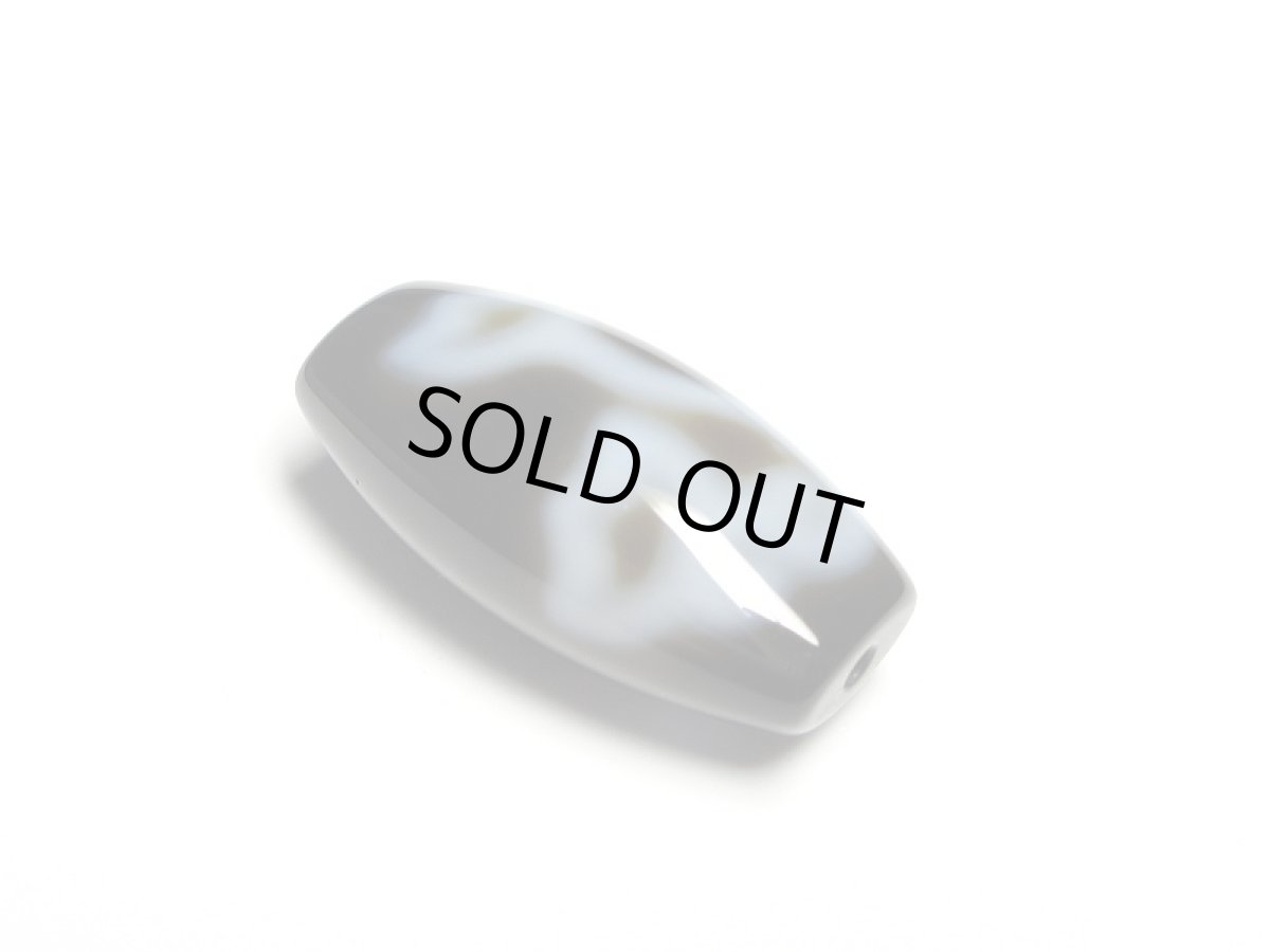 画像2: 黒地至純・観音水蓮花天珠 25mm【160427】 (2)