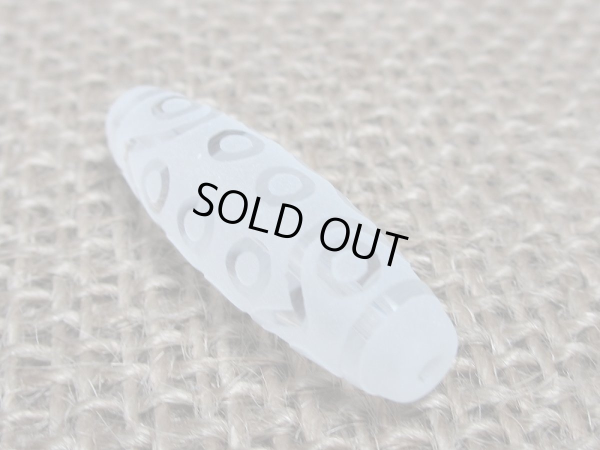 画像4: 彫刻水晶　二十一眼天珠 36.5mm (4)