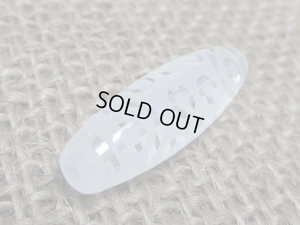 画像5: 彫刻水晶　二十一眼天珠 36.5mm (5)