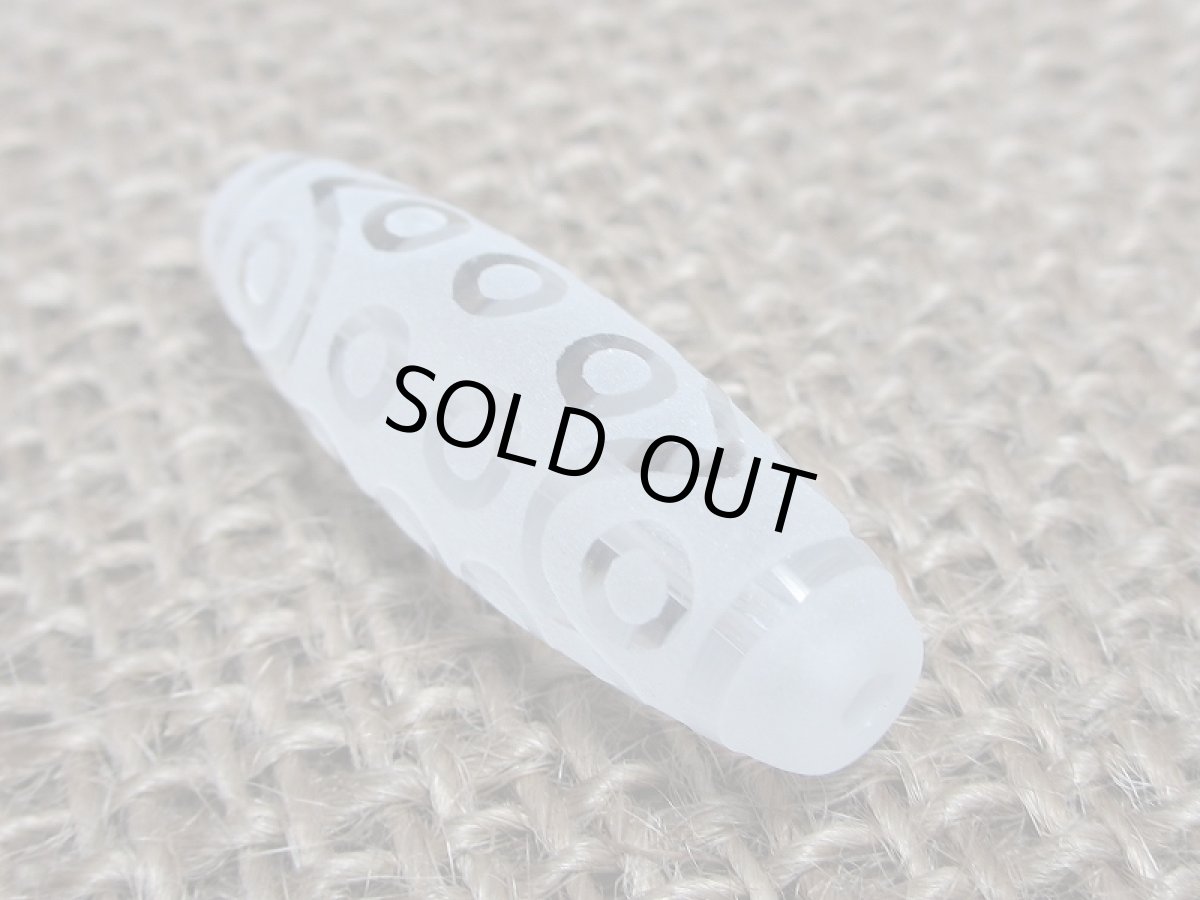 画像2: 彫刻水晶　二十一眼天珠 36.5mm (2)