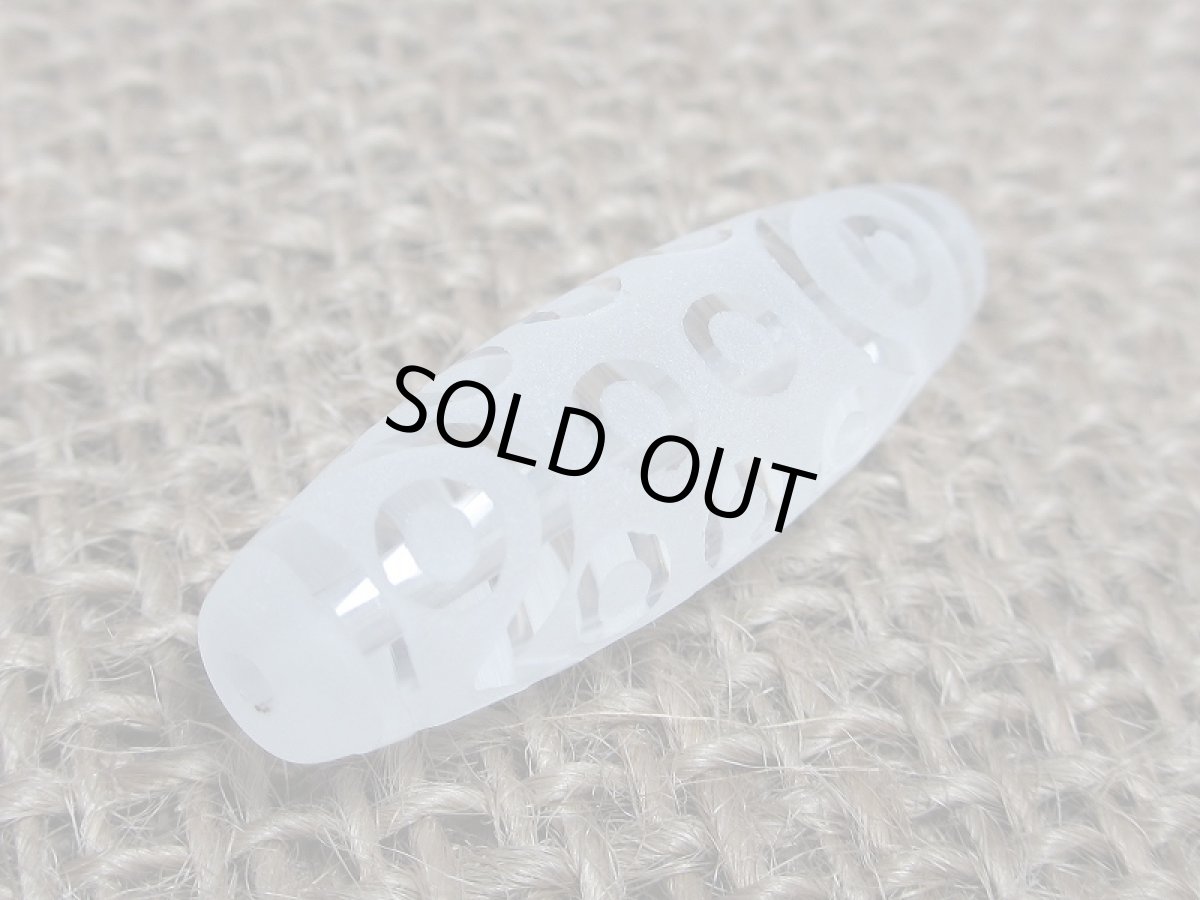 画像3: 彫刻水晶　二十一眼天珠 36.5mm (3)