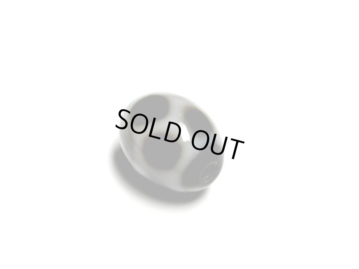 画像2: 黒地至純・亀甲長壽天珠 12.5mm【160530】 (2)