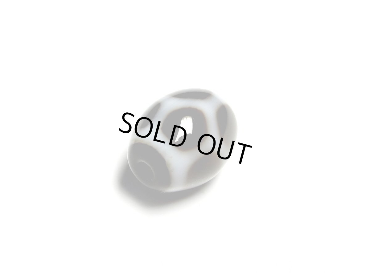 画像5: 黒地至純・亀甲長壽天珠 12mm【160530】 (5)