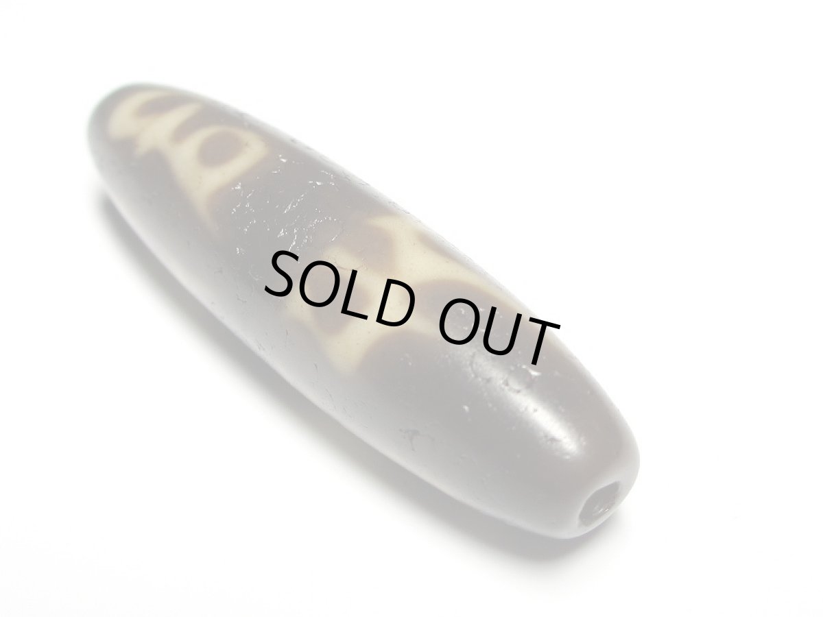 画像2: 風化龍鱗・六字真言天珠 42.5mm (2)