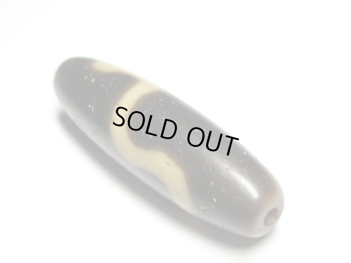 画像2: 風化龍鱗・白蛇天珠 41.5mm  (2)