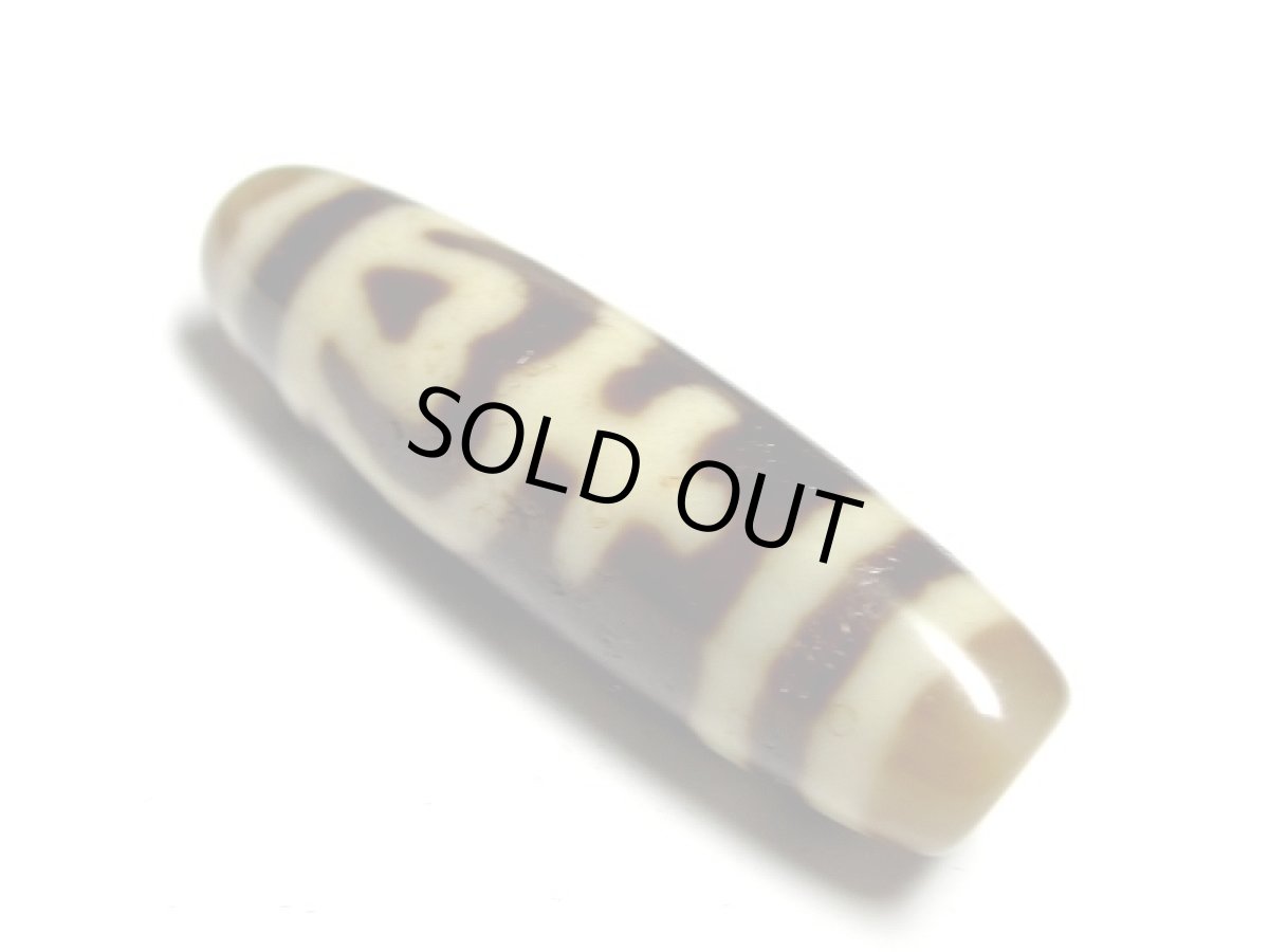 画像2: 風化龍鱗・宝瓶蓮花天珠 40.5mm (2)