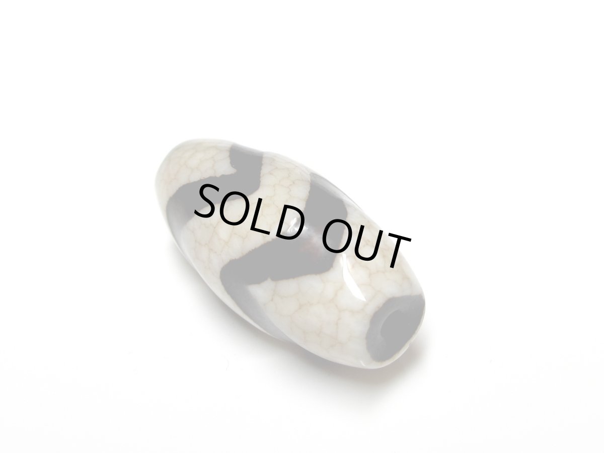 画像2: 火供天珠・虎牙天珠 31mm (2)