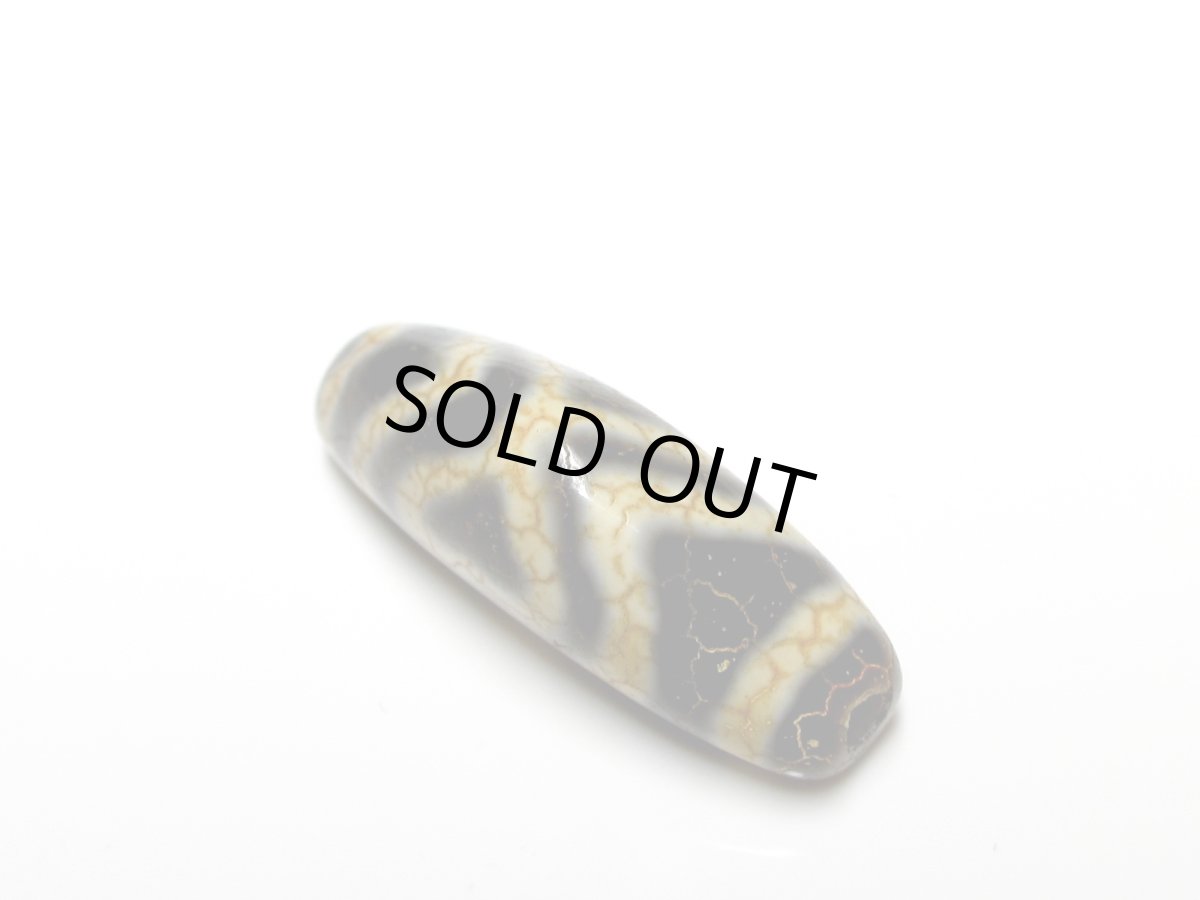 画像6: 風化龍紋・宝瓶蓮花天珠 35.5mm (6)