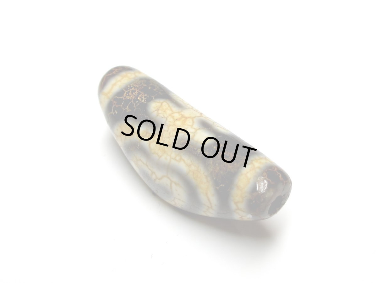 画像2: 風化龍紋・宝瓶蓮花天珠 35.5mm (2)