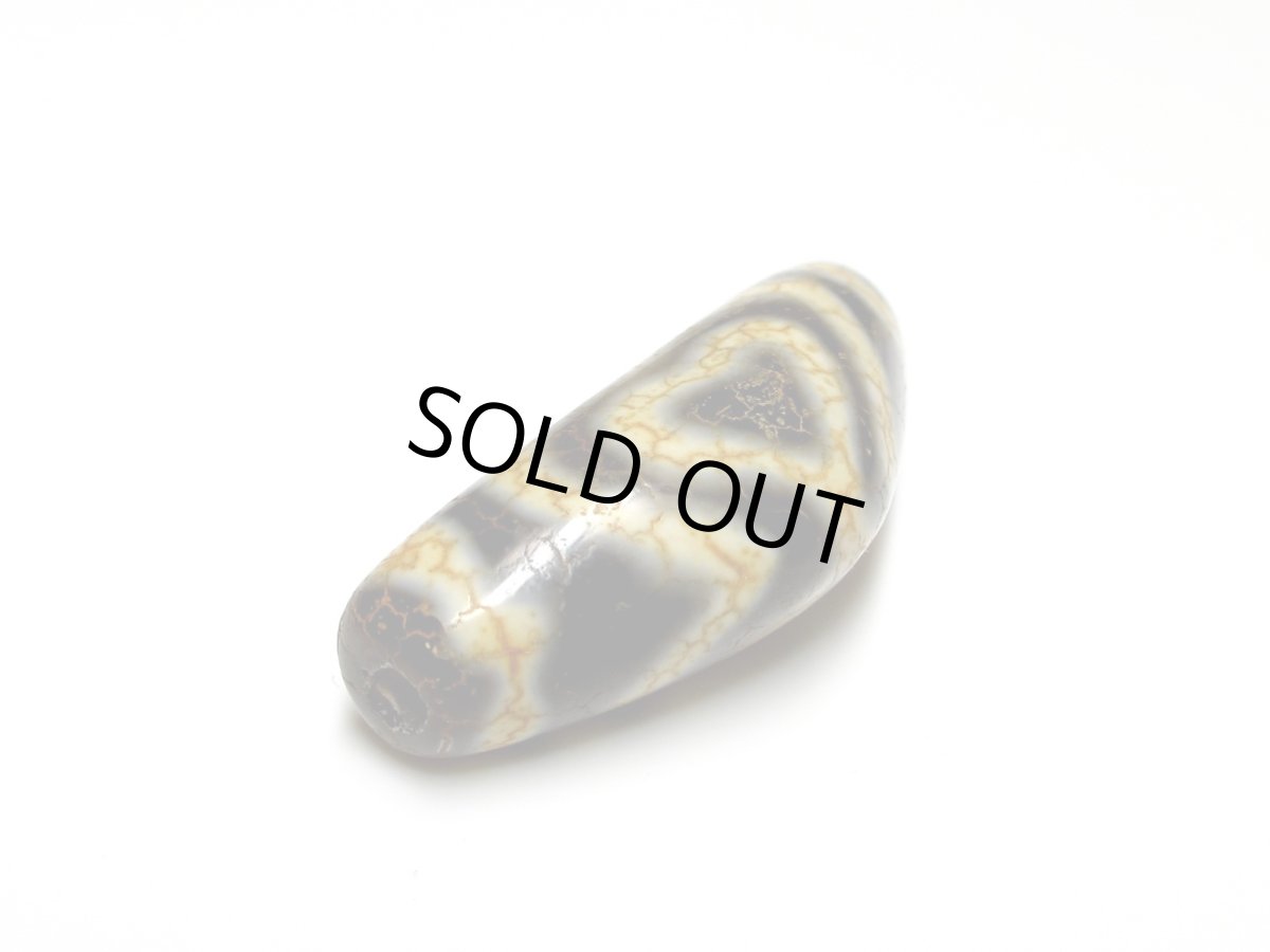 画像9: 風化龍紋・宝瓶蓮花天珠 35.5mm (9)