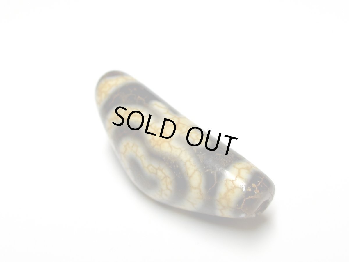 画像4: 風化龍紋・宝瓶蓮花天珠 35.5mm (4)