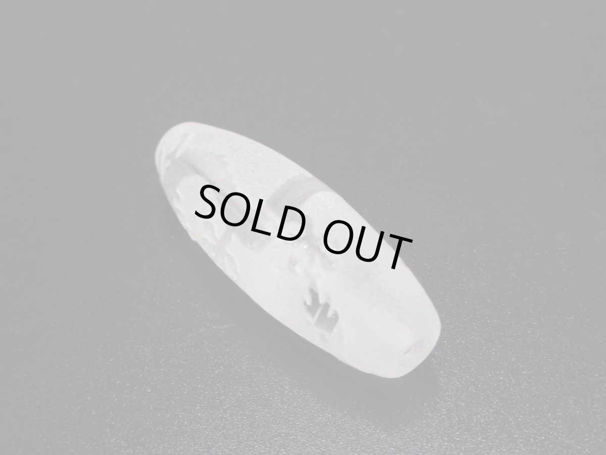 画像2: 彫刻水晶　五爪龍神天珠 31mm (2)