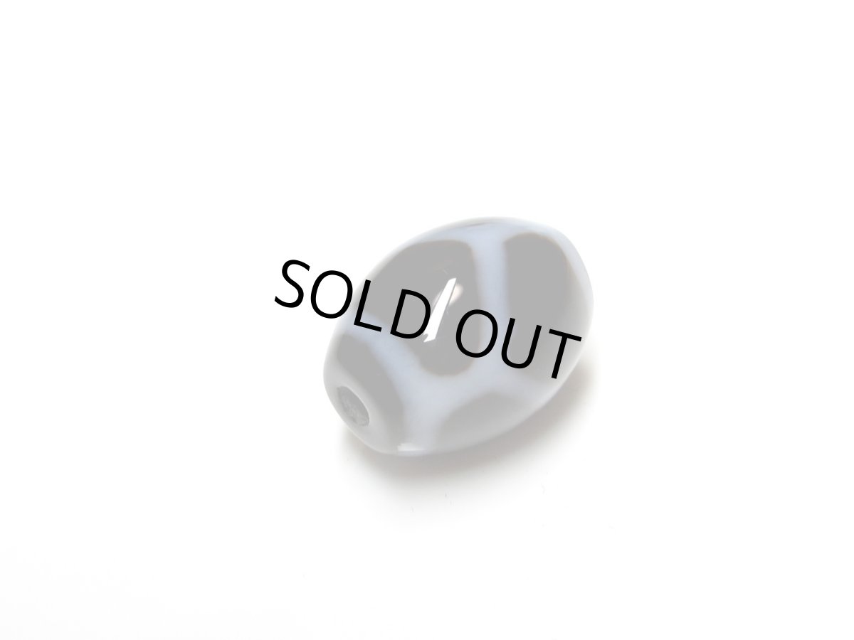 画像5: 黒地至純・亀甲長壽天珠 16mm  (5)