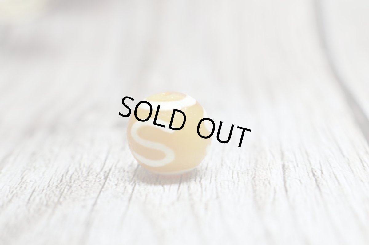 画像2: 老玉髄天珠 金銭鉤天珠 (2)