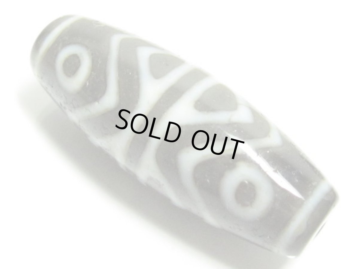 画像2: 黒地至純・金剛虎牙六眼天珠 39mm (2)