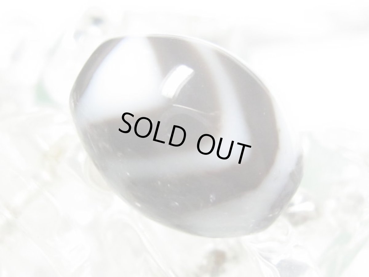 画像2: 黒地至純・雙虎牙天珠 12mm (2)