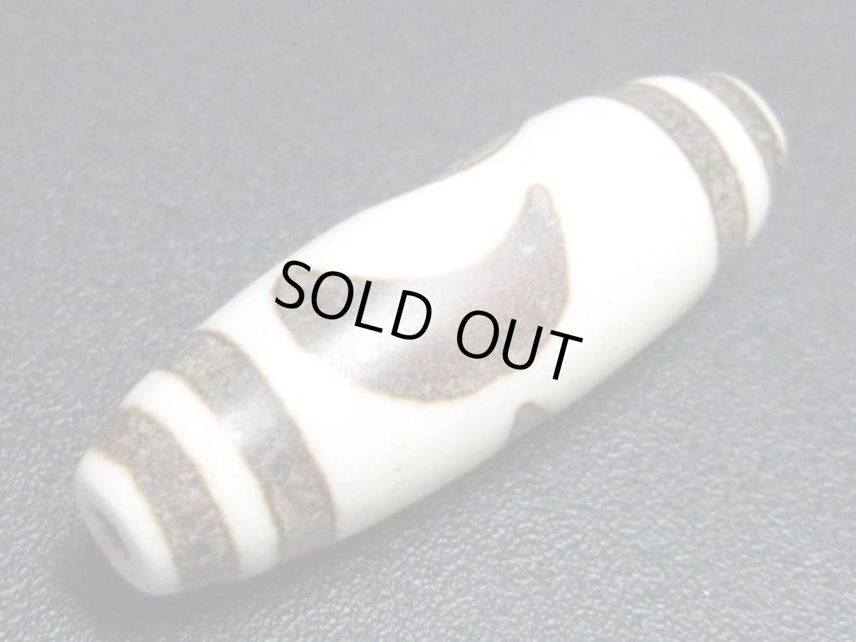 画像3: 白地赤龍紋・日月星天珠 37mm (3)