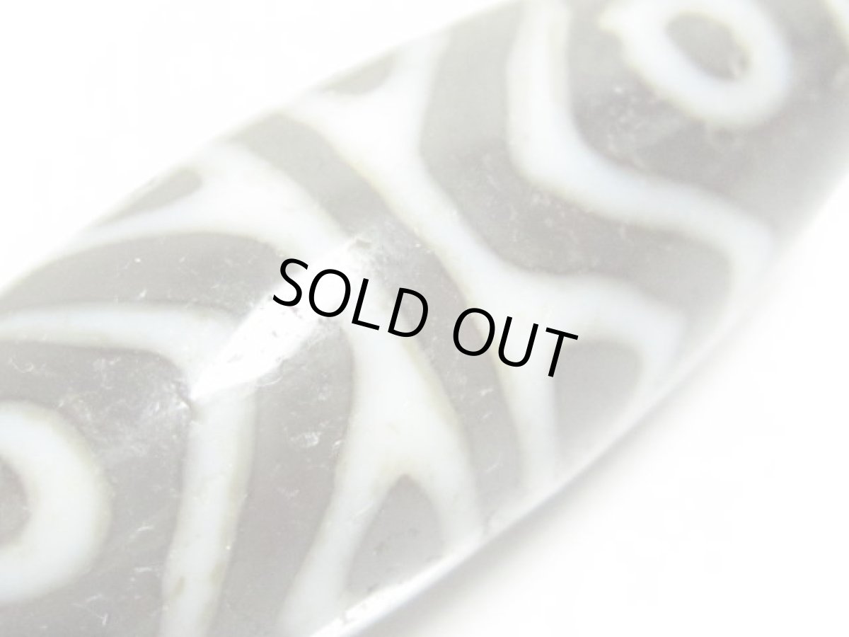 画像3: 黒地至純・金剛虎牙六眼天珠 39mm (3)