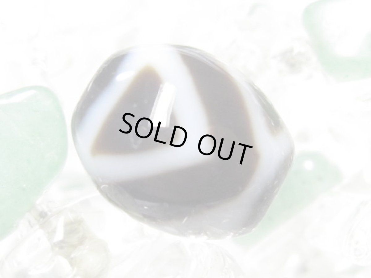 画像2: 黒地至純・山型天珠 12mm (2)