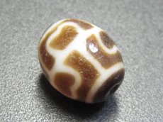 画像2: 至純風化紋・蓮花天珠 19mm (2)