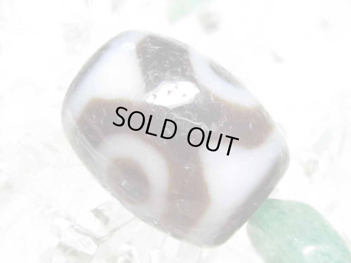 画像2: 至純風化紋・三眼天珠 15mm (2)