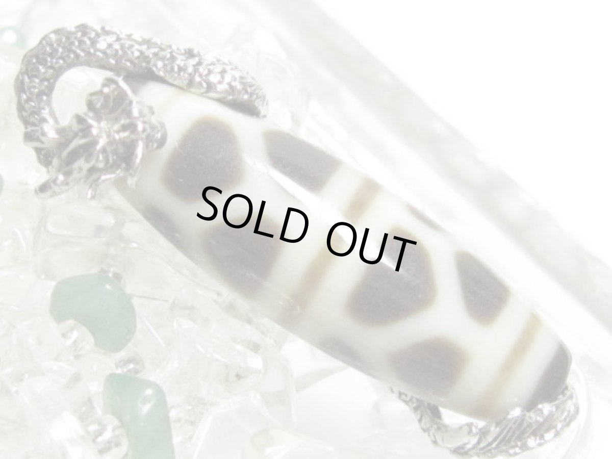 画像2: 黒地至純・亀甲長壽天珠　ネックレストップ (2)